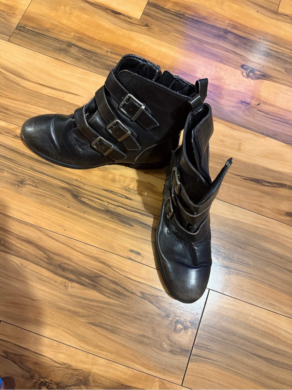 Pink & Pepper Womens Black Buckle Ankle Boots Size 8.5